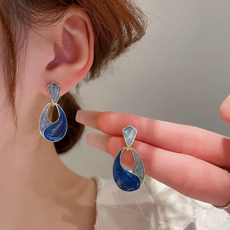 Vintage Blue Enamel Water-Drop Dangle Earrings for Women Elegant Geometric Hollow Drop Earring Wedding Party Jewelry Accessories