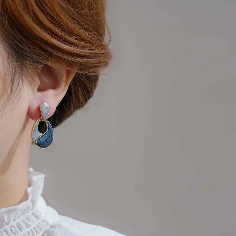 Vintage Blue Enamel Water-Drop Dangle Earrings for Women Elegant Geometric Hollow Drop Earring Wedding Party Jewelry Accessories