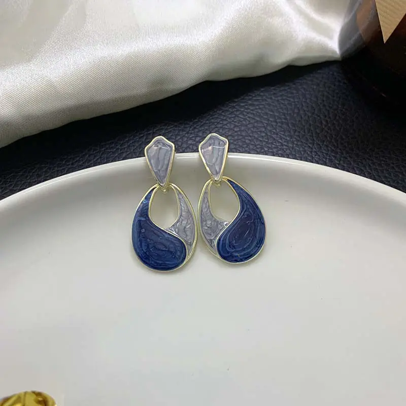 Vintage Blue Enamel Water-Drop Dangle Earrings for Women Elegant Geometric Hollow Drop Earring Wedding Party Jewelry Accessories