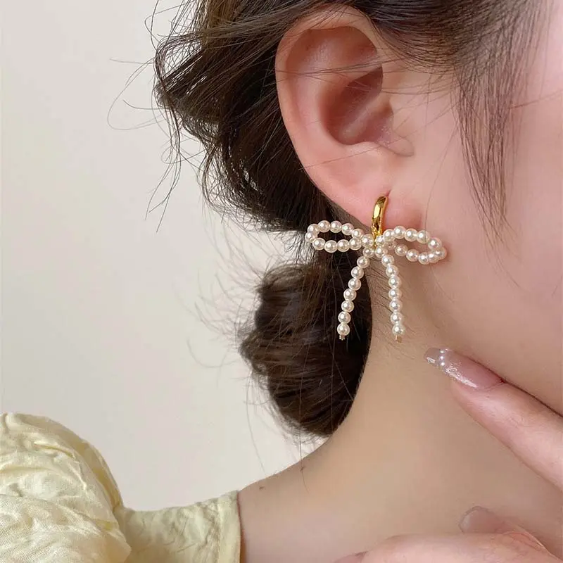 Vintage White Bowknot Pearl Dangle Earrings For Women Elegant Imitation Pearl Temperament Earrings Wedding Jewelry Gifts