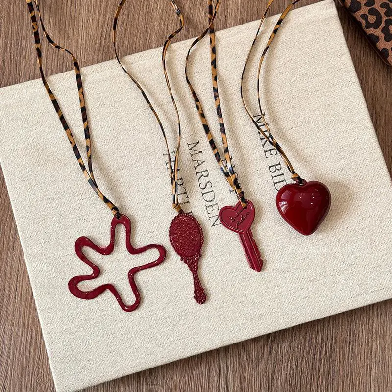 Exquisite Red Flower Hollow Irregular Pendant Necklace for Women Simple Leopard Print Adjustable Chain Clavicle Chain Jewelry