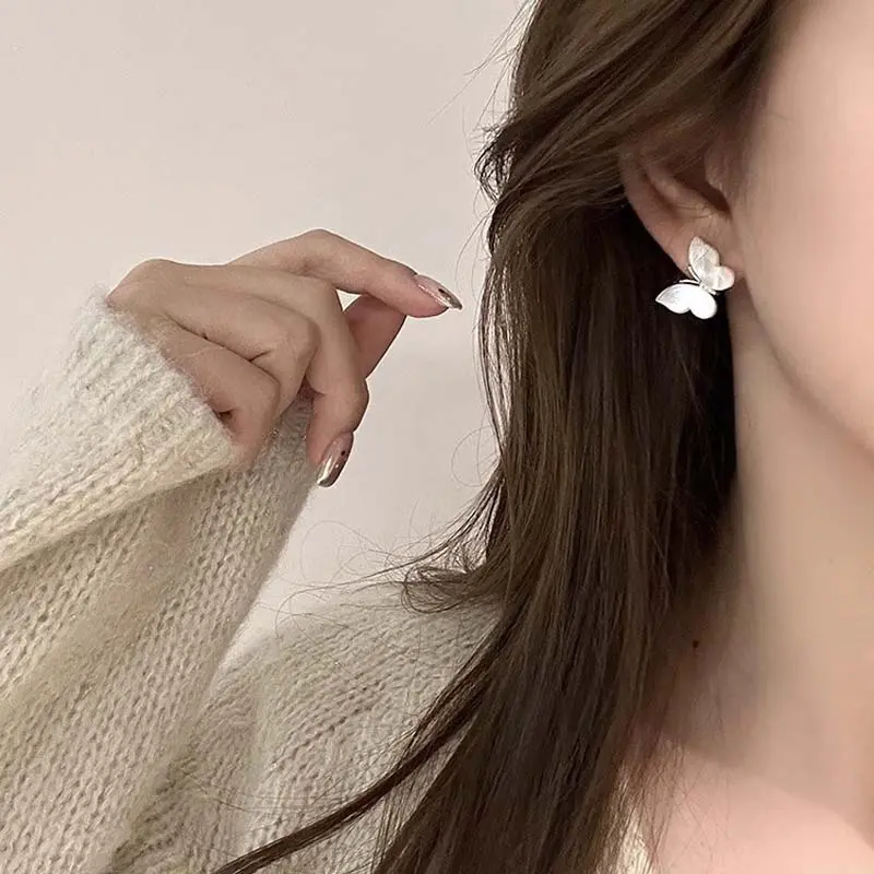 Classic White Color Fritillaria Butterfly Stud Earrings for Women Luxury Fashion Shell Style Earrings Wedding Party Jewelry Gift