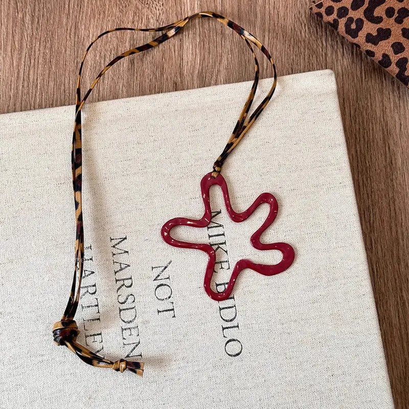 Exquisite Red Flower Hollow Irregular Pendant Necklace for Women Simple Leopard Print Adjustable Chain Clavicle Chain Jewelry
