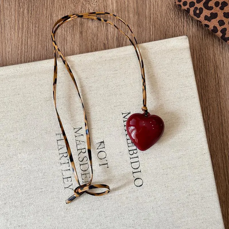 Exquisite Red Flower Hollow Irregular Pendant Necklace for Women Simple Leopard Print Adjustable Chain Clavicle Chain Jewelry