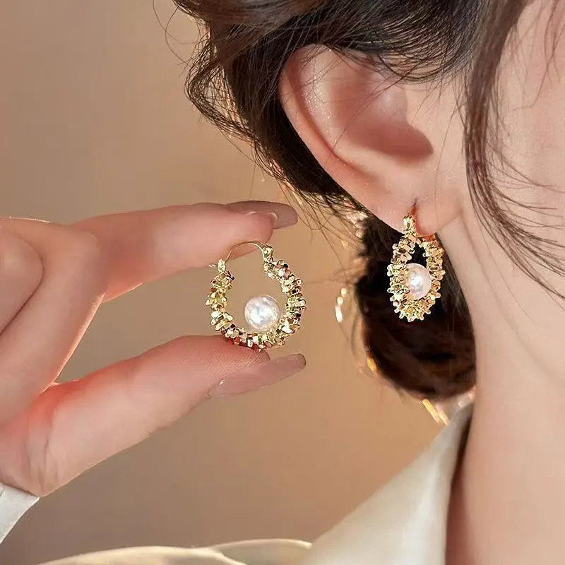 Luxury Imitation Pearl Hoop Earrings for Women Shiny Geometric Metal Circle Earrings Fashion Wedding Jewelry accessories Gifts