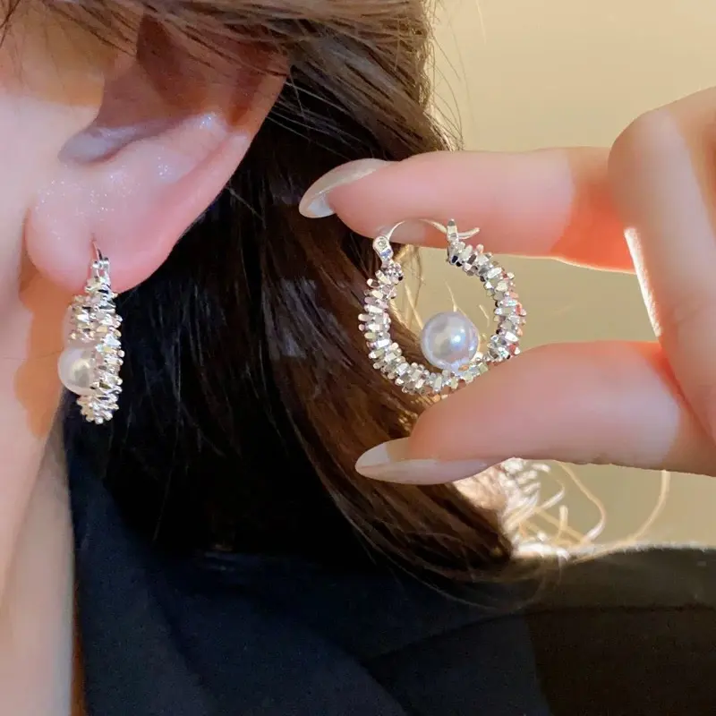 Luxury Imitation Pearl Hoop Earrings for Women Shiny Geometric Metal Circle Earrings Fashion Wedding Jewelry accessories Gifts