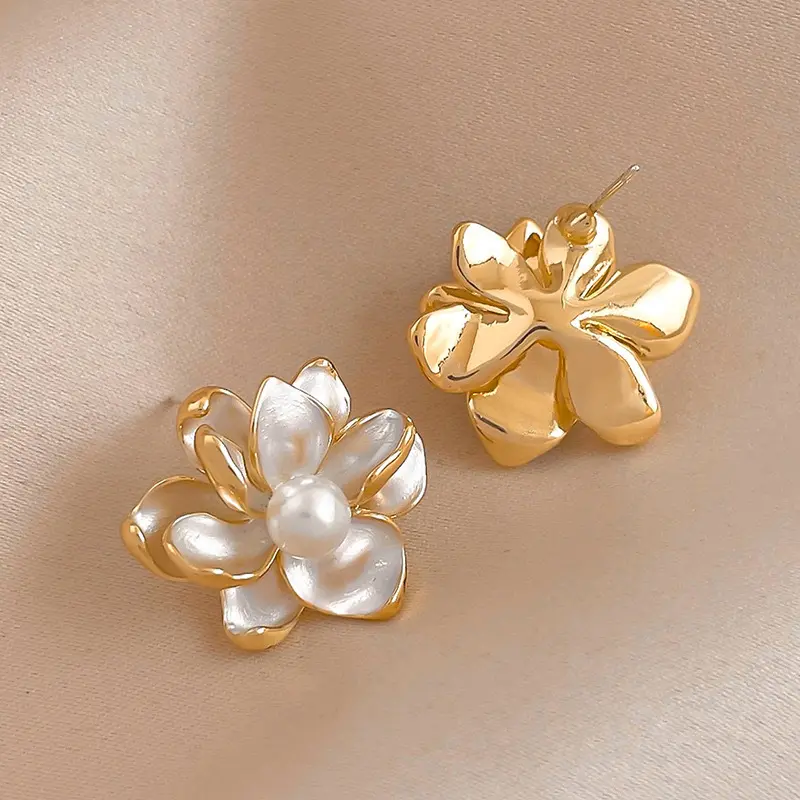 Korean Imitation Pearl Oil Drop Flower Stud Earrings for Women Elegant Metal Petal Earrings Fashion Party Date Jewelry GIfts