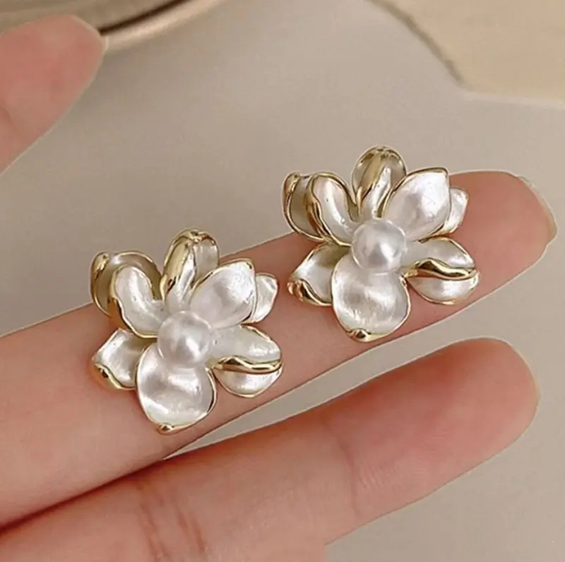 Korean Imitation Pearl Oil Drop Flower Stud Earrings for Women Elegant Metal Petal Earrings Fashion Party Date Jewelry GIfts