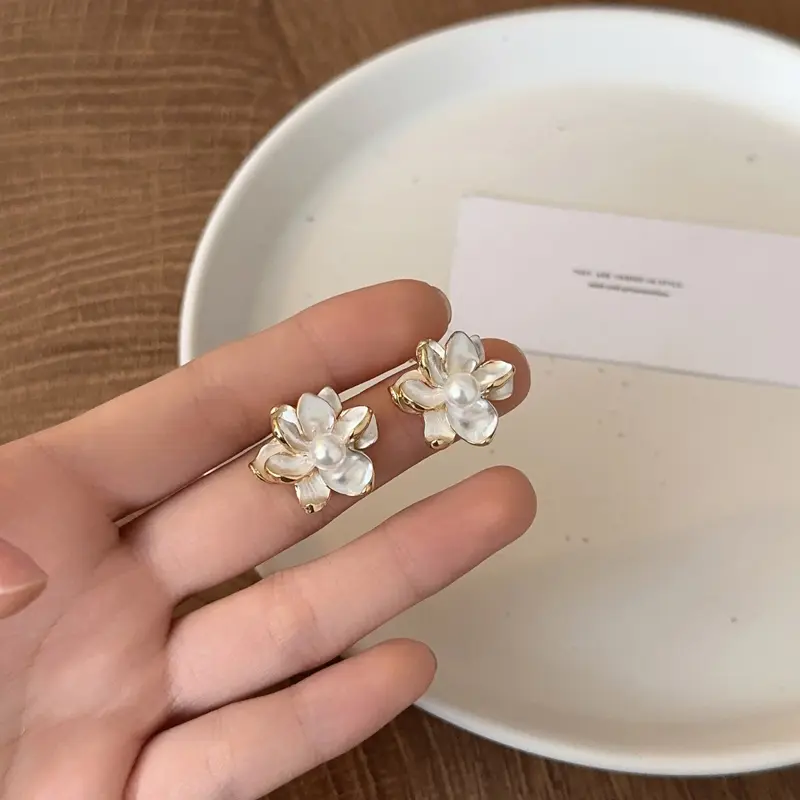 Korean Imitation Pearl Oil Drop Flower Stud Earrings for Women Elegant Metal Petal Earrings Fashion Party Date Jewelry GIfts