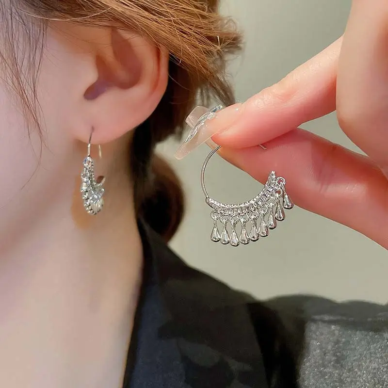 Fashion Metal C-Shaped Tassel Chain Earring for Women Elegant Silver Color Waterdrop Geometric Temperament Drop Earrings Jewelry