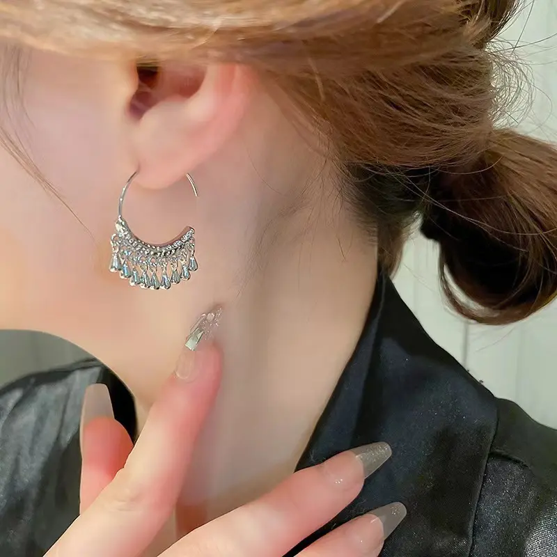 Fashion Metal C-Shaped Tassel Chain Earring for Women Elegant Silver Color Waterdrop Geometric Temperament Drop Earrings Jewelry