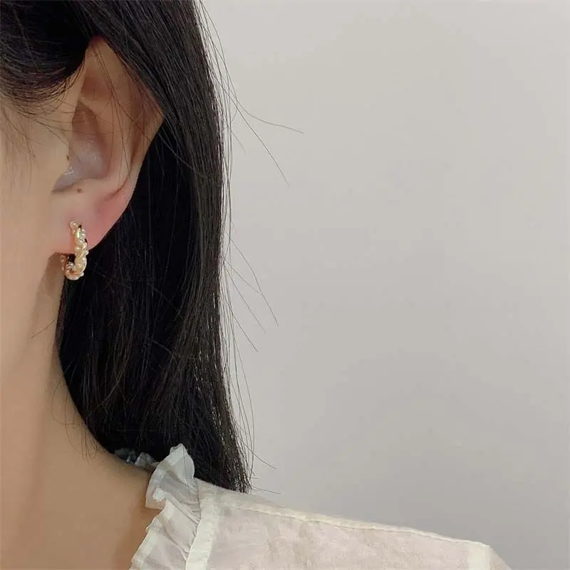 Korean White Imitation Pearl Circle Hoop Earrings For Women Fashion Design Small Round Texture Earrings Jewelry Gift