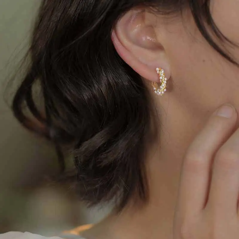Korean White Imitation Pearl Circle Hoop Earrings For Women Fashion Design Small Round Texture Earrings Jewelry Gift