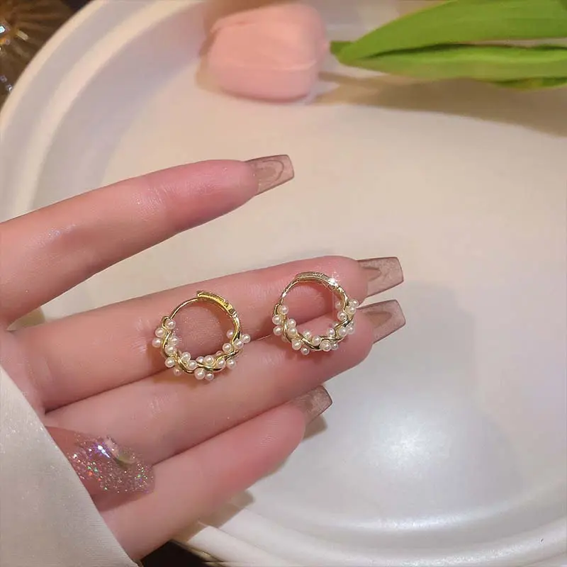 Korean White Imitation Pearl Circle Hoop Earrings For Women Fashion Design Small Round Texture Earrings Jewelry Gift