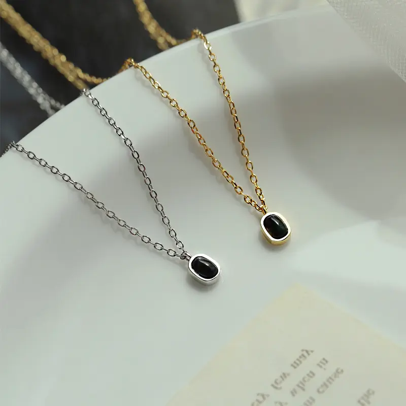 Luxury Black Crystal Beanie Pendant Necklace 2025 New Fashion Metal Round Clavicle Chain Necklace for Women Jewelry