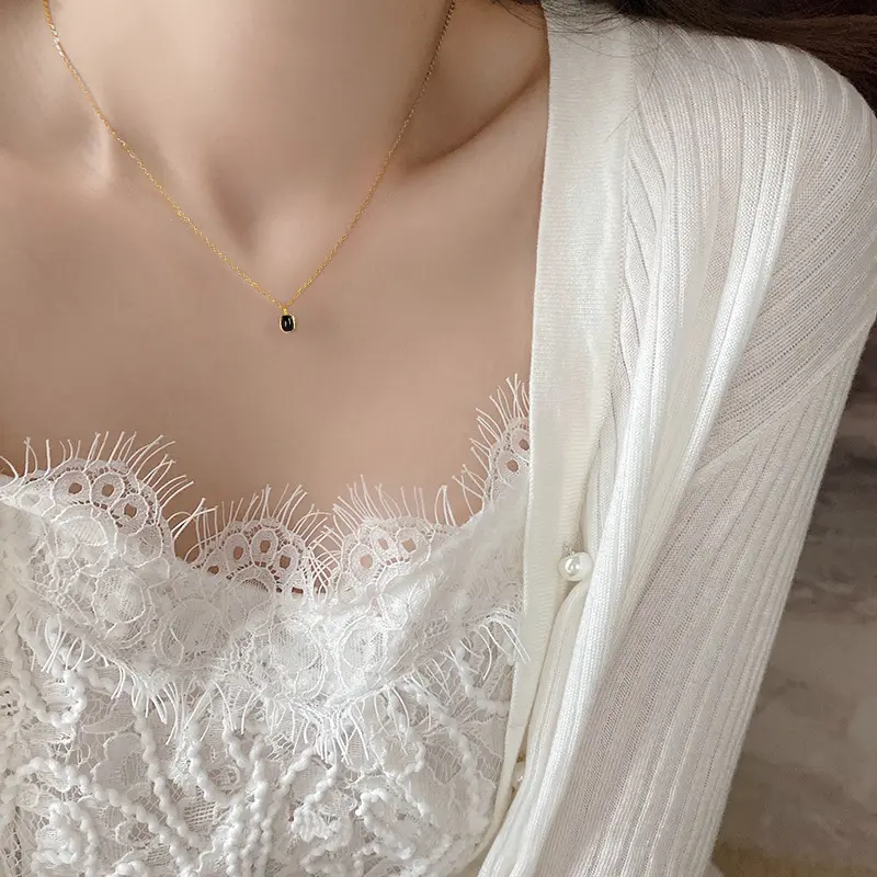 Luxury Black Crystal Beanie Pendant Necklace 2025 New Fashion Metal Round Clavicle Chain Necklace for Women Jewelry