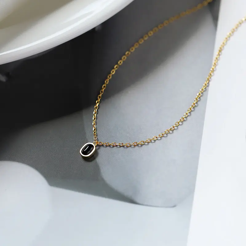 Luxury Black Crystal Beanie Pendant Necklace 2025 New Fashion Metal Round Clavicle Chain Necklace for Women Jewelry