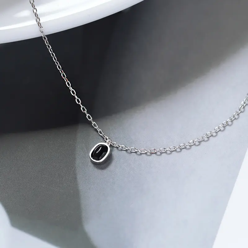 Luxury Black Crystal Beanie Pendant Necklace 2025 New Fashion Metal Round Clavicle Chain Necklace for Women Jewelry
