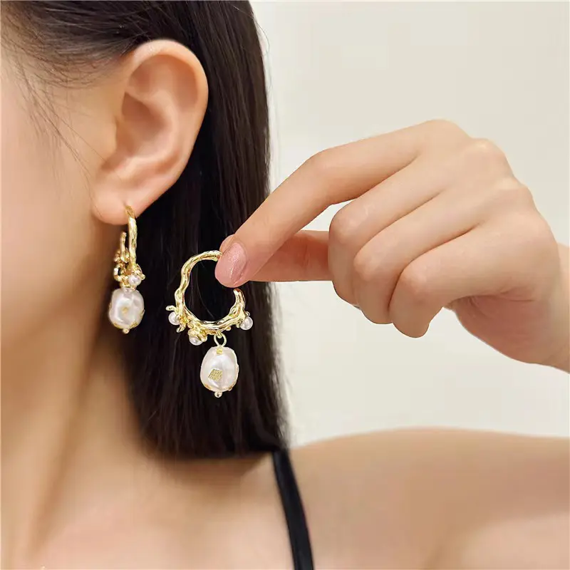 Vintage White Imitation Pearl Water Droplet Pendant Earrings for Women Elegant Gold Color Large Circle Earrings Wedding Jewelry