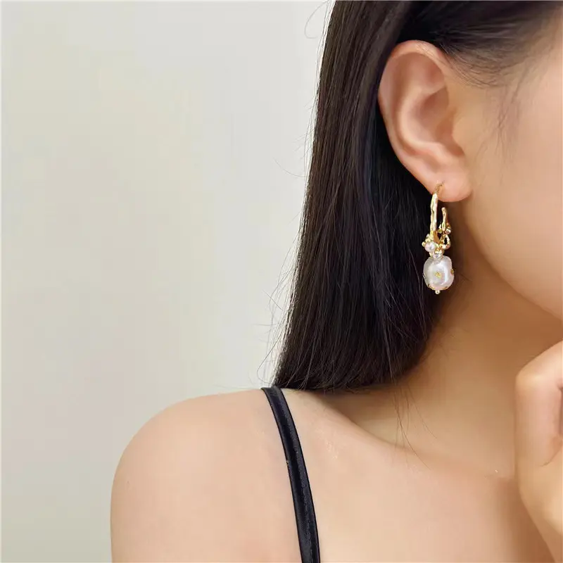 Vintage White Imitation Pearl Water Droplet Pendant Earrings for Women Elegant Gold Color Large Circle Earrings Wedding Jewelry