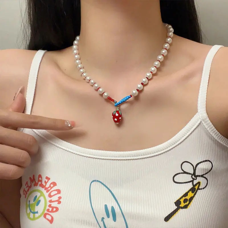 Korean Fashion Imitation Pearl Beaded Necklace for Women Elegant Red Resin Strawberry Pendant Choker Necklace Vacation Jewelry