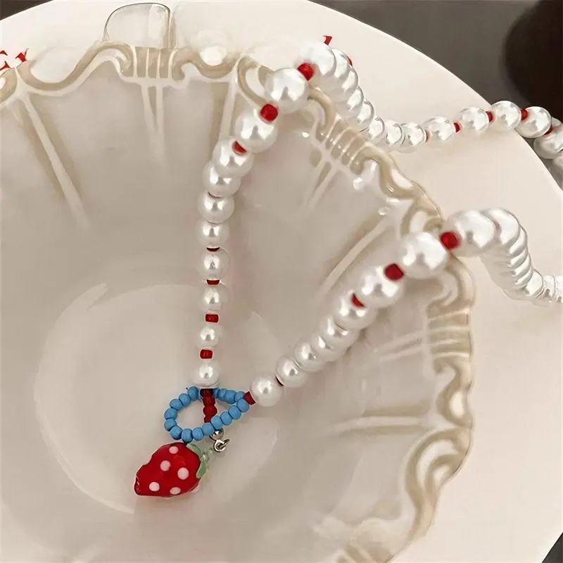 Korean Fashion Imitation Pearl Beaded Necklace for Women Elegant Red Resin Strawberry Pendant Choker Necklace Vacation Jewelry