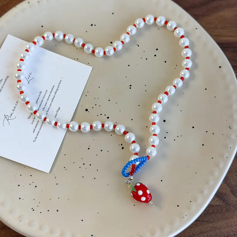 Korean Fashion Imitation Pearl Beaded Necklace for Women Elegant Red Resin Strawberry Pendant Choker Necklace Vacation Jewelry