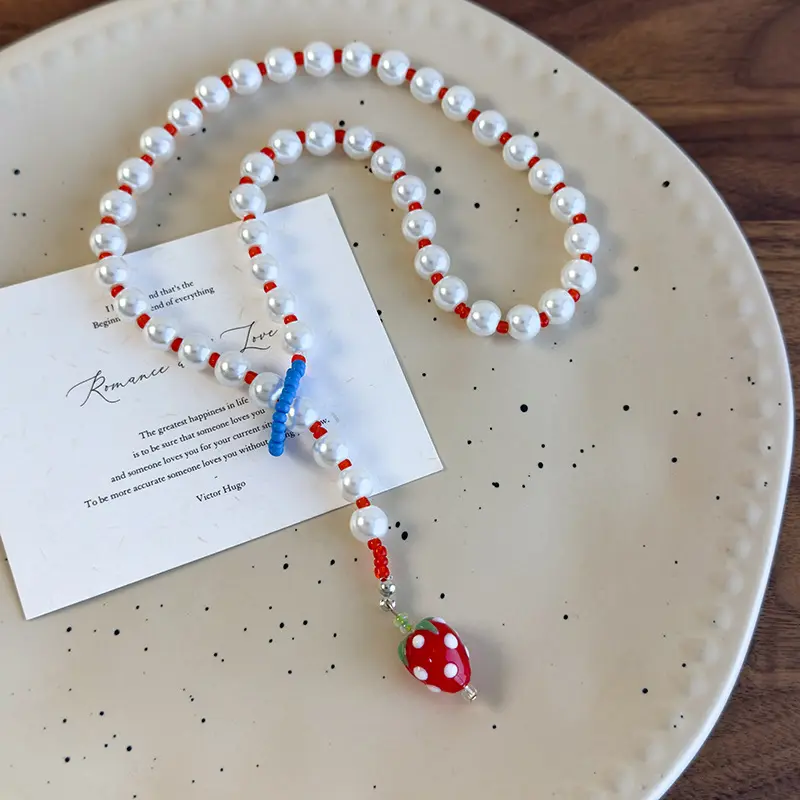 Korean Fashion Imitation Pearl Beaded Necklace for Women Elegant Red Resin Strawberry Pendant Choker Necklace Vacation Jewelry