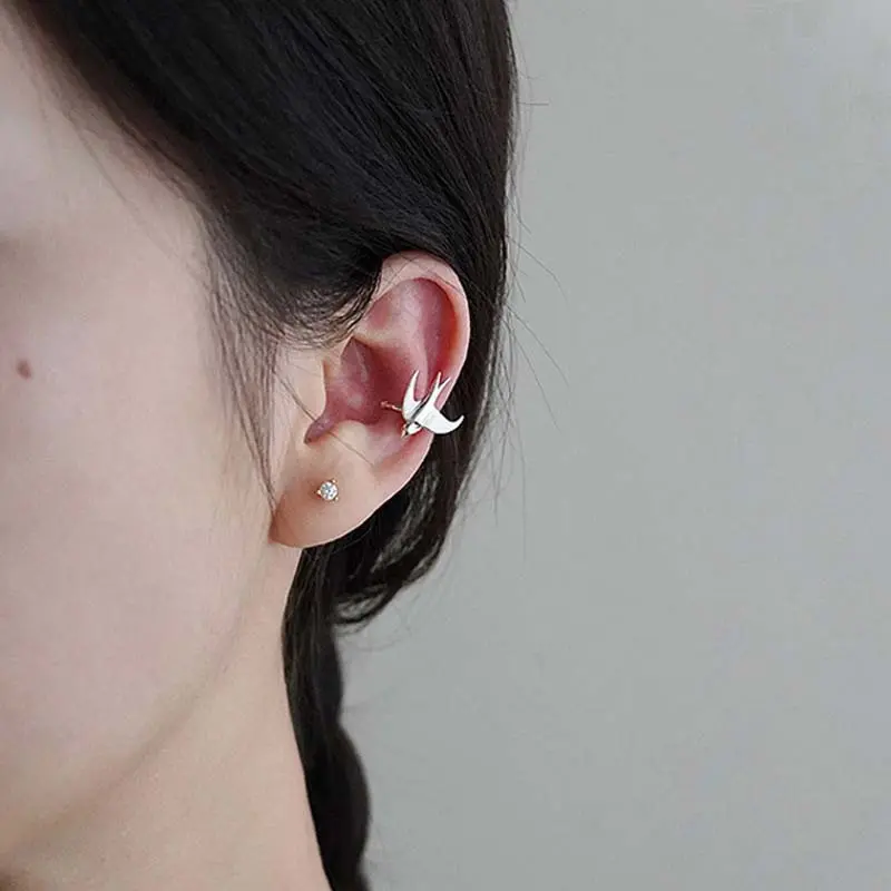 Fashion Silver Color Swallow Bird Ear Clip for Women Girls Simple Metal Animal Non-Piercing Fake Cartilage Ear Cuff Jewelry Gift