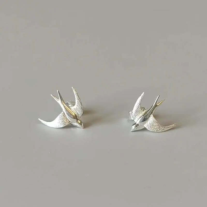 Fashion Silver Color Swallow Bird Ear Clip for Women Girls Simple Metal Animal Non-Piercing Fake Cartilage Ear Cuff Jewelry Gift
