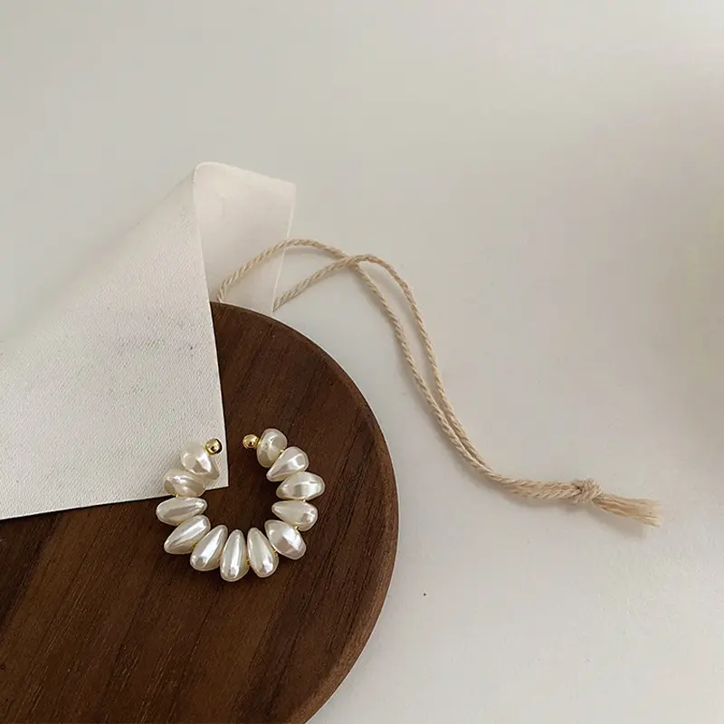 1Pc Exaggerated C-Shaped Irregular Imitation Pearl Ear Bone Clip for Women Elegant Metal Circle Ear Clip Non-Piercing Ear Cuff