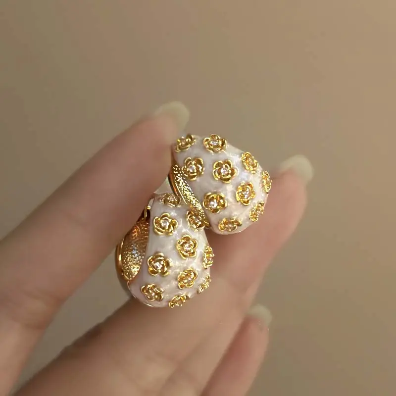 Retro White Rose Flower Paved Hoop Earrings For Women 2025 New Elegant Drip Oil Flower Earrings Jewelry Bijoux Gift