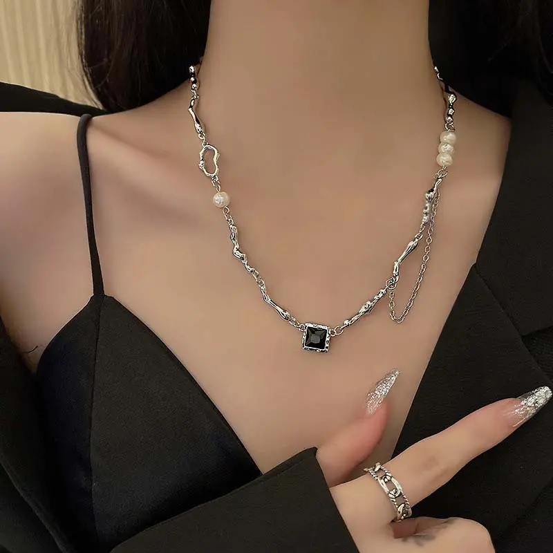 2024 Korean Y2K Baroque Pearl Black Zircon Necklace for Women Fashion Irregular Square Tassel Chain Pendant Necklace Jewelry