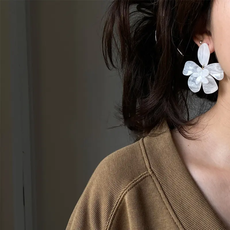 Fashion Pink Acrylic Flower Dangle Earrings for Women Exaggerated Large Petal Temperament Earrings Jewelry Travel Accessories