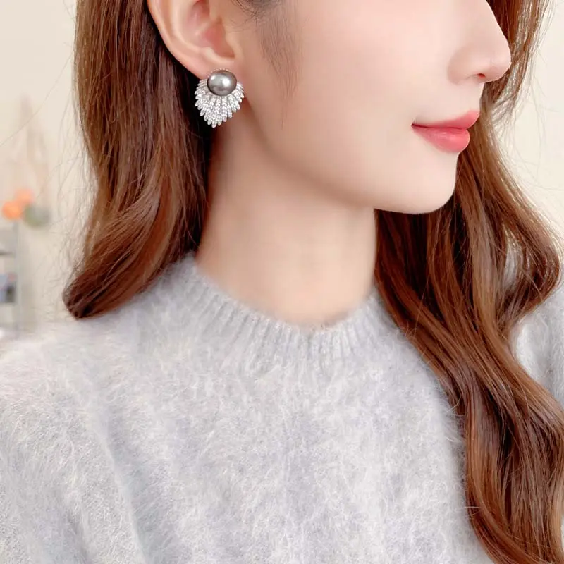 Exquisite Shiny Zircon Angel Wing Stud Earrings for Women Vintage White Pearl Dangle Earrings Bridal Wedding Jewelry Brincos