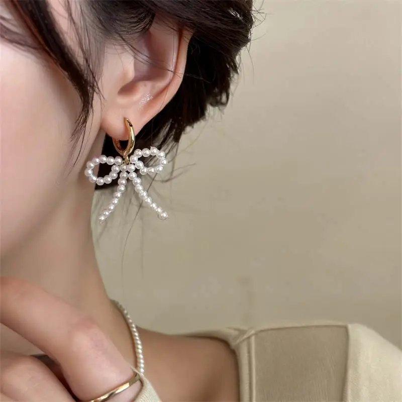Korean White Imitation Pearl Bow Dangle Earrings for Women Elegant Handmade Woven Beaded Earrings Wedding Y2K Jewelry