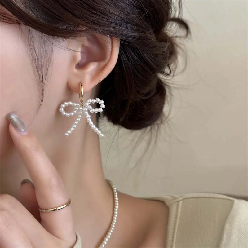 Korean White Imitation Pearl Bow Dangle Earrings for Women Elegant Handmade Woven Beaded Earrings Wedding Y2K Jewelry