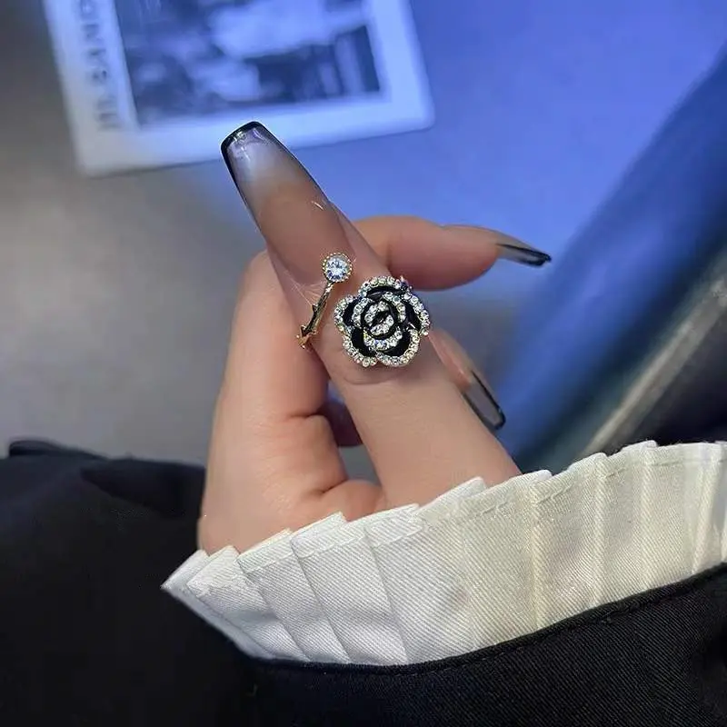 Korean Black Rose Shaped Metal Opening Rings for Woman Girls Fashion Luxury Zircon Adjustable Index Finger Rings Jewelry Party