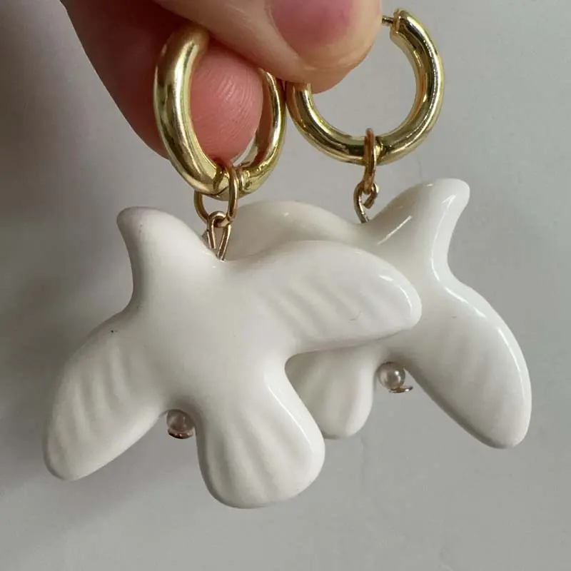 Fashion Metal Geometric Round Ear Hoop White Peace Dove Earrings For Women European American Style Personality Jewelry Gift