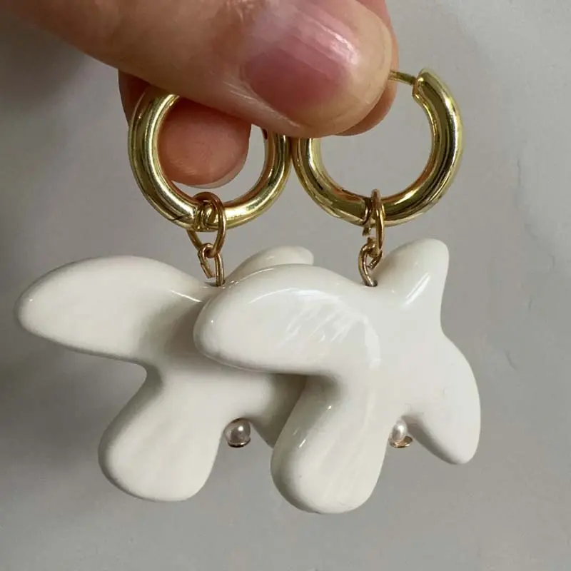 Fashion Metal Geometric Round Ear Hoop White Peace Dove Earrings For Women European American Style Personality Jewelry Gift
