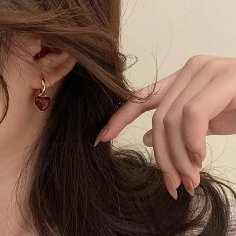 2025 New Arrival Red Love Heart Dangle Earrings For Women Vintage Elegant Gold Color Peach Temperament Earrings Jewelry