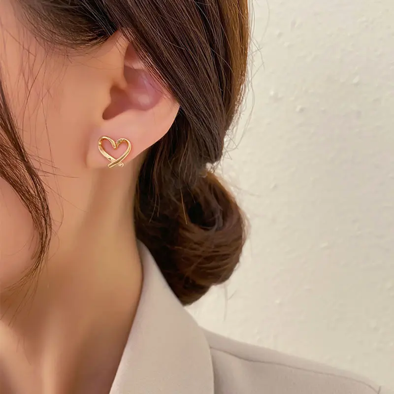 Korean Irregular Heart Ear Clip for Women Girls Painless Silicone Non-Piercing Ear Clip Ear Cuff Wedding Party Jewelry Gifts
