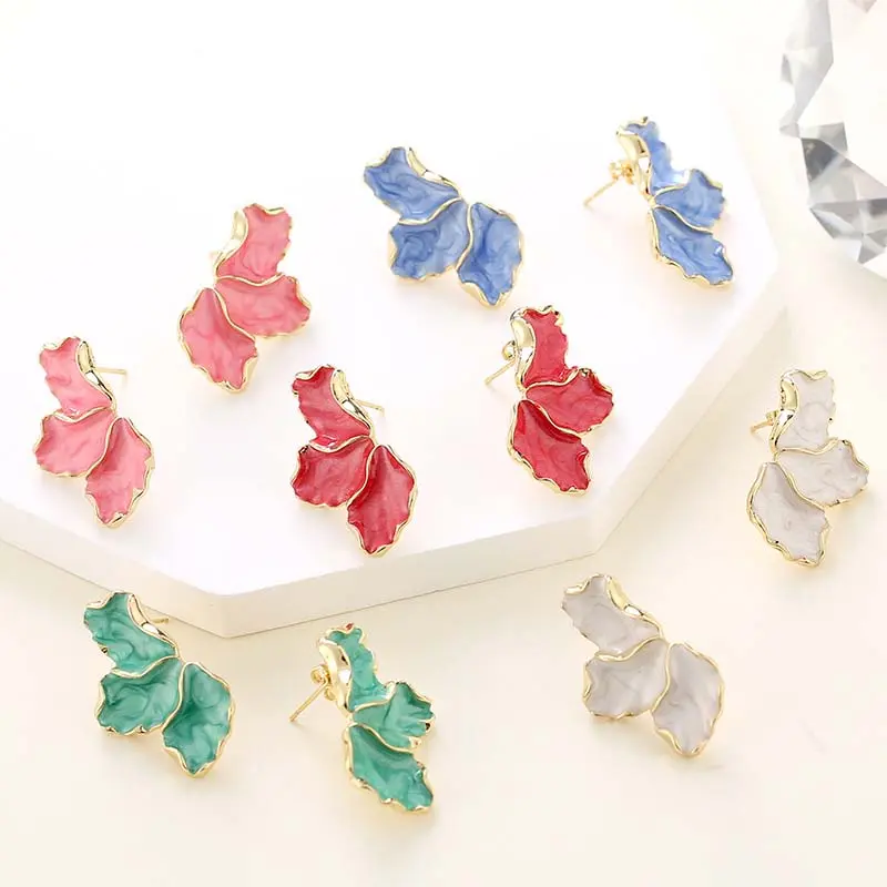 Vintage White Oil Dripping Flower Stud Earrings For Women Korean Metal Irregular Petal Post Earrings Jewelry Party Accessories