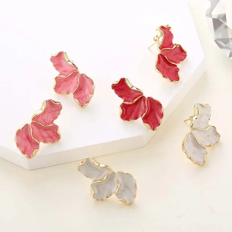 Vintage White Oil Dripping Flower Stud Earrings For Women Korean Metal Irregular Petal Post Earrings Jewelry Party Accessories