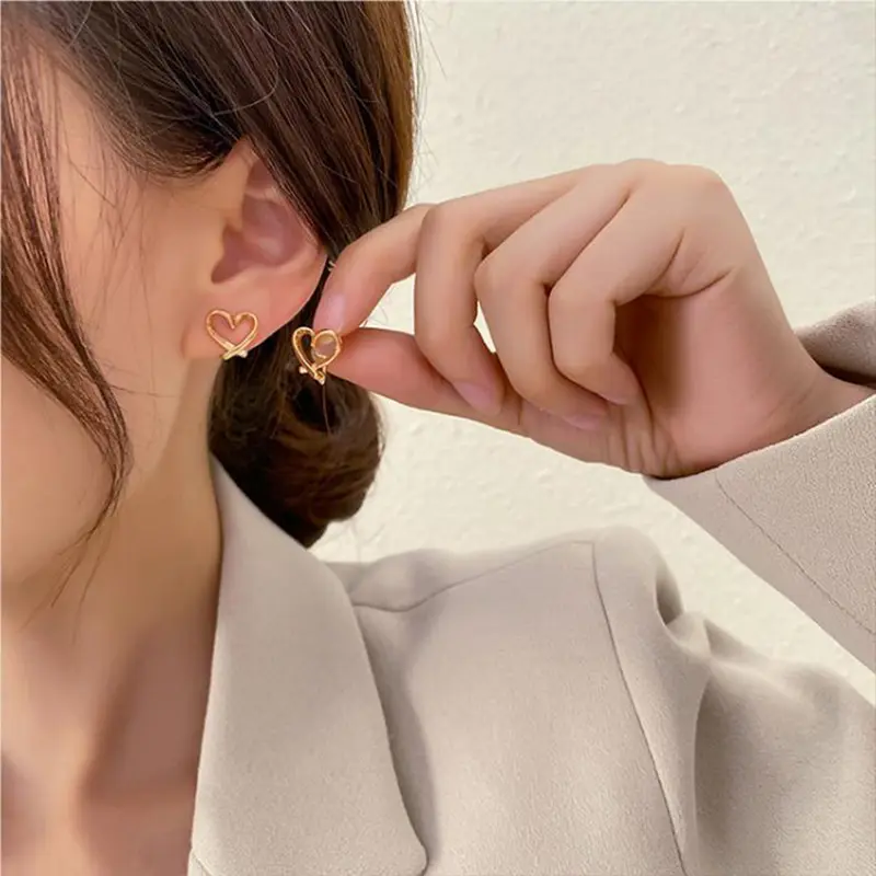 Korean Irregular Heart Ear Clip for Women Girls Painless Silicone Non-Piercing Ear Clip Ear Cuff Wedding Party Jewelry Gifts