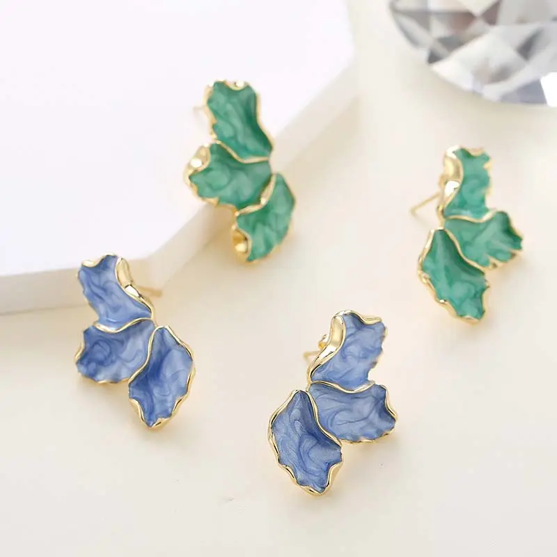 Vintage White Oil Dripping Flower Stud Earrings For Women Korean Metal Irregular Petal Post Earrings Jewelry Party Accessories