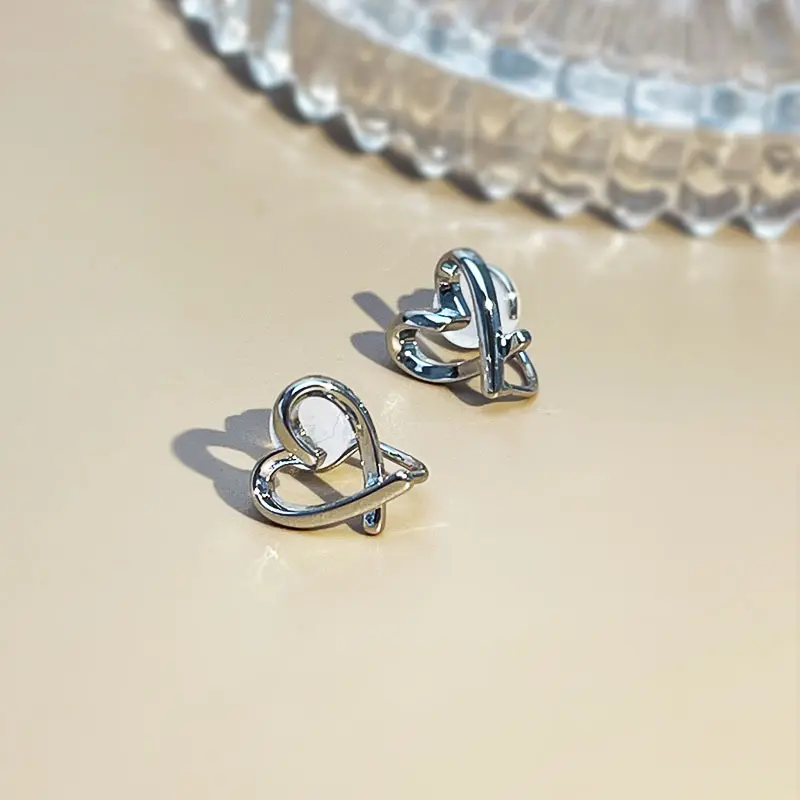 Korean Irregular Heart Ear Clip for Women Girls Painless Silicone Non-Piercing Ear Clip Ear Cuff Wedding Party Jewelry Gifts