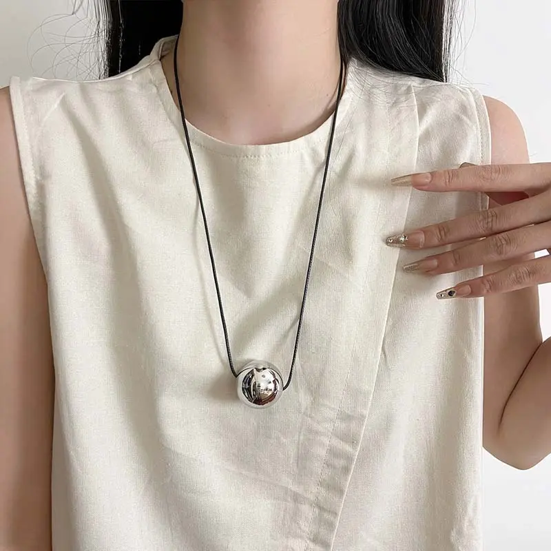 2025 New Arrival Metal Ball Pendant Necklace for Women Fashion Design Long Adjustable Sweater Chain Jewelry Accessories