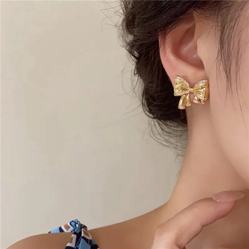 Exquisite Crystal Bow Stud Earrings for Women Luxury Gold Color Metal Bowknot Temperament Earrings Wedding Jewelry Accessories
