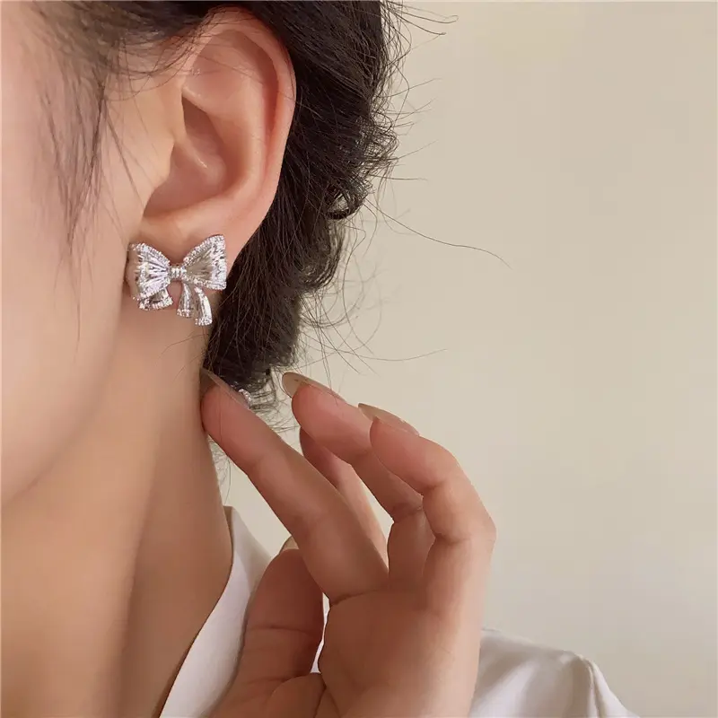 Exquisite Crystal Bow Stud Earrings for Women Luxury Gold Color Metal Bowknot Temperament Earrings Wedding Jewelry Accessories